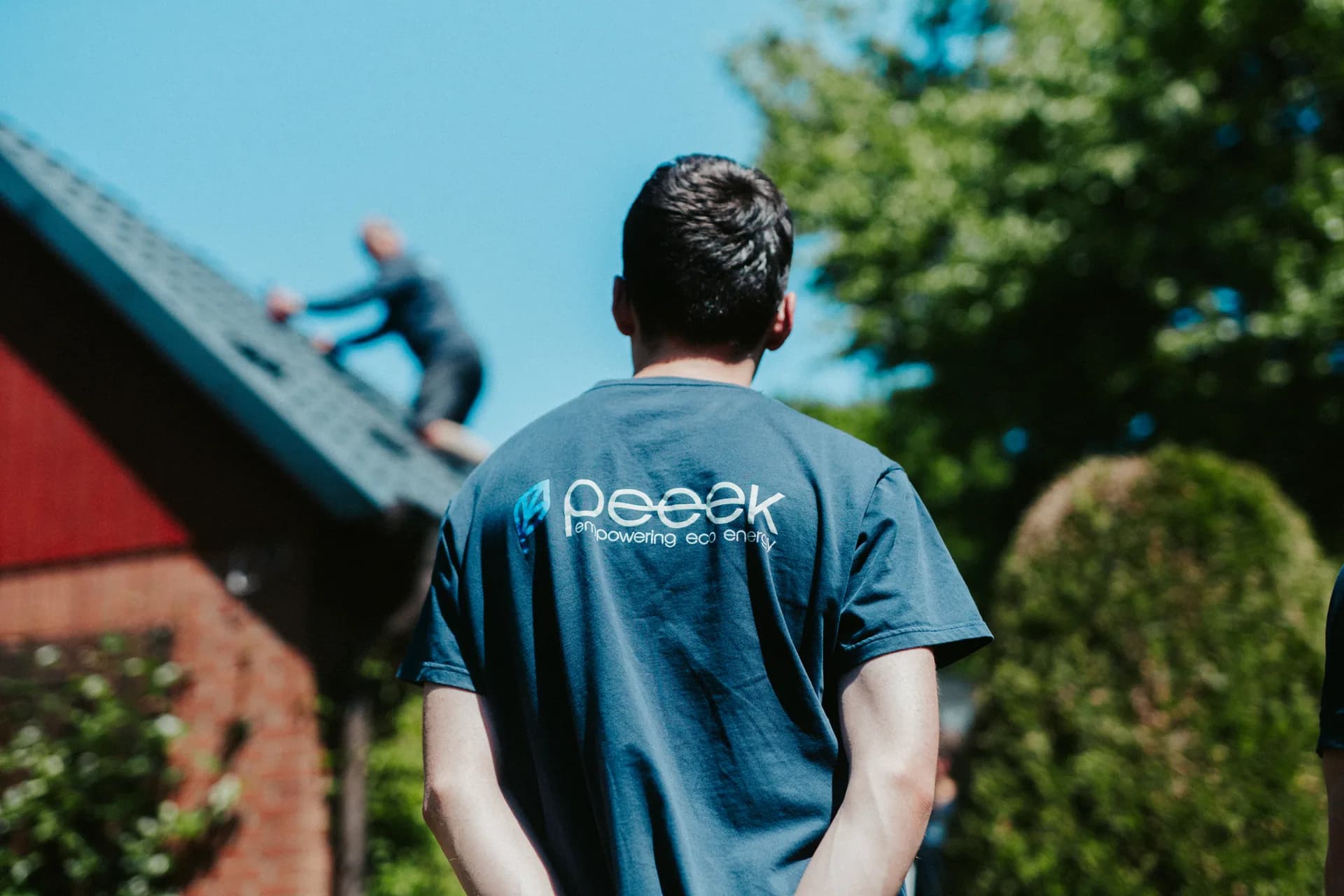 Mitarbeiter der Peeek Group bei der Montage